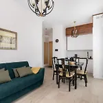 Aleja Solidarnosci 60b Ii By Renters Варшава