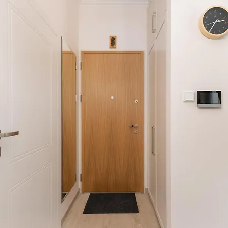 Aleja Solidarnosci 60b Ii By Renters Apartamento Varsovia